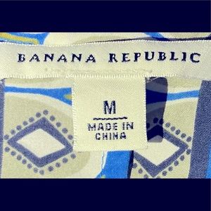 Women’s BANANA REPUBLIC dress size Medium, mainly different shades of blue